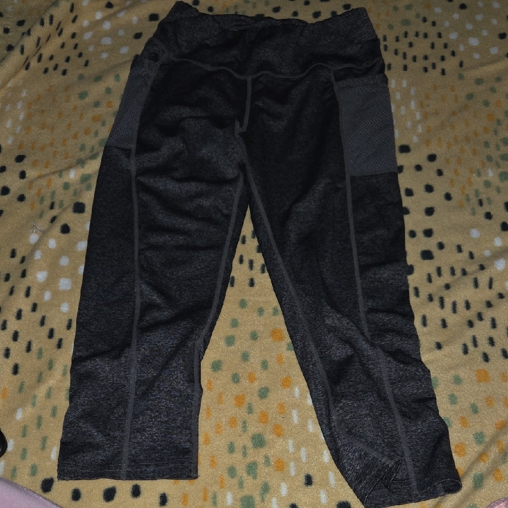 🩵2 For $15🩵Gray Athletic Cropped Leggings  S/M